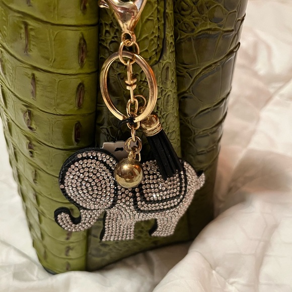 Faux Alligator Handbag - Picture 4 of 5